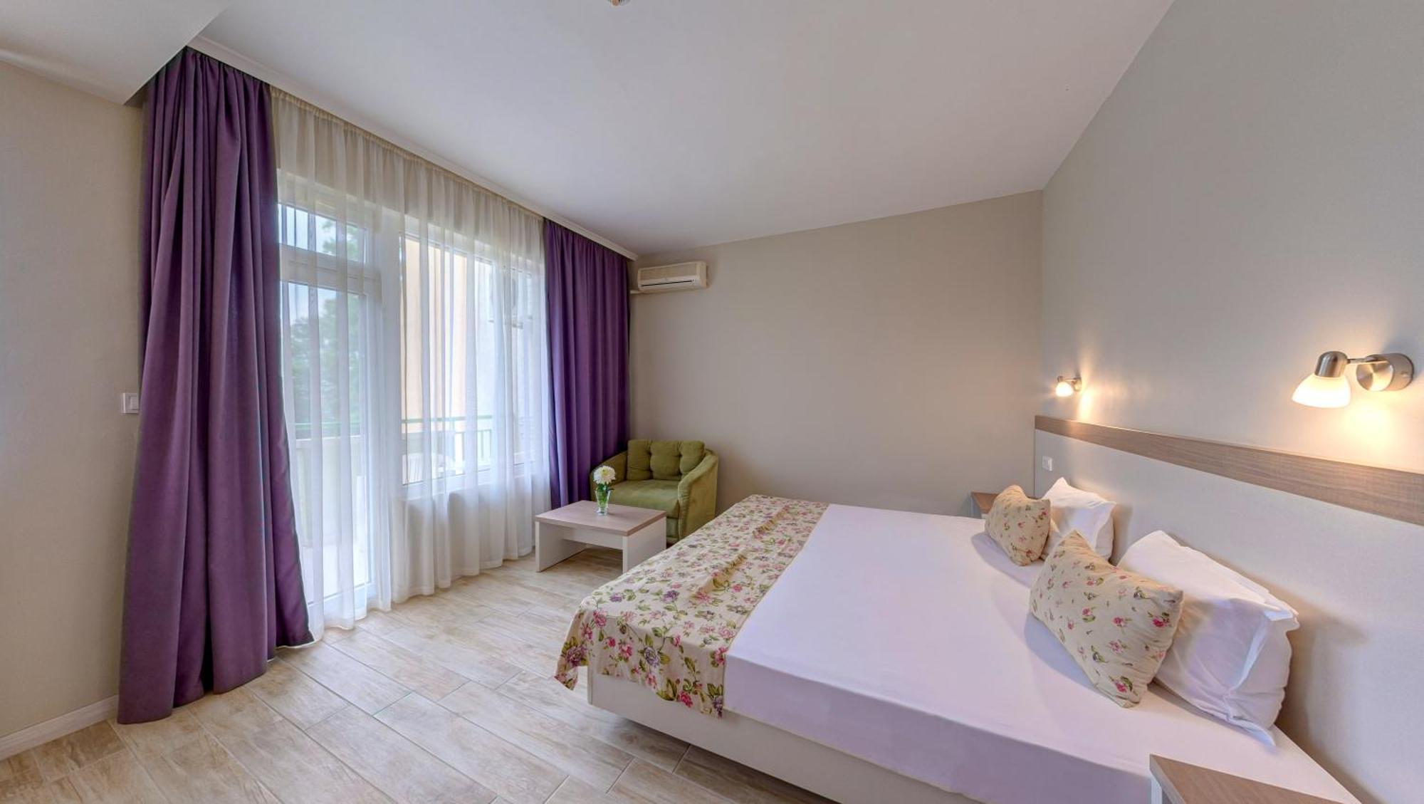Ljuljak Hotel Golden Sands Bagian luar foto