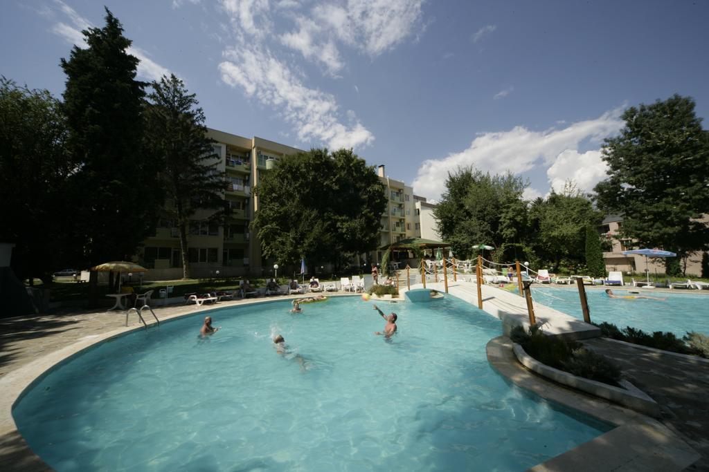 Ljuljak Hotel Golden Sands Bagian luar foto