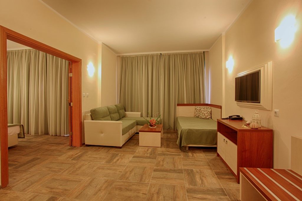 Ljuljak Hotel Golden Sands Bagian luar foto
