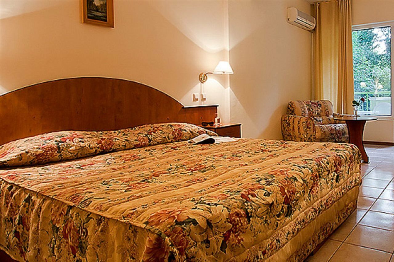 Ljuljak Hotel Golden Sands Bagian luar foto