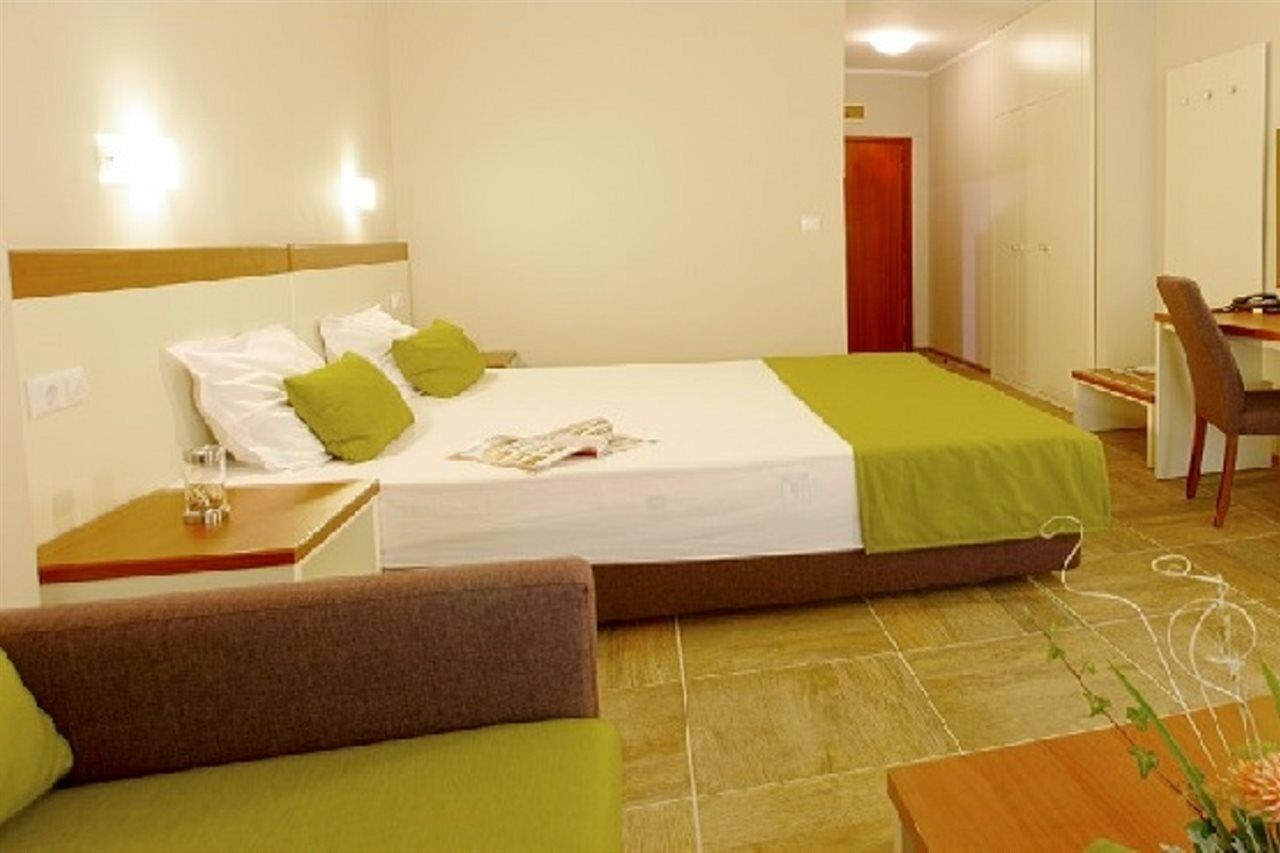 Ljuljak Hotel Golden Sands Bagian luar foto