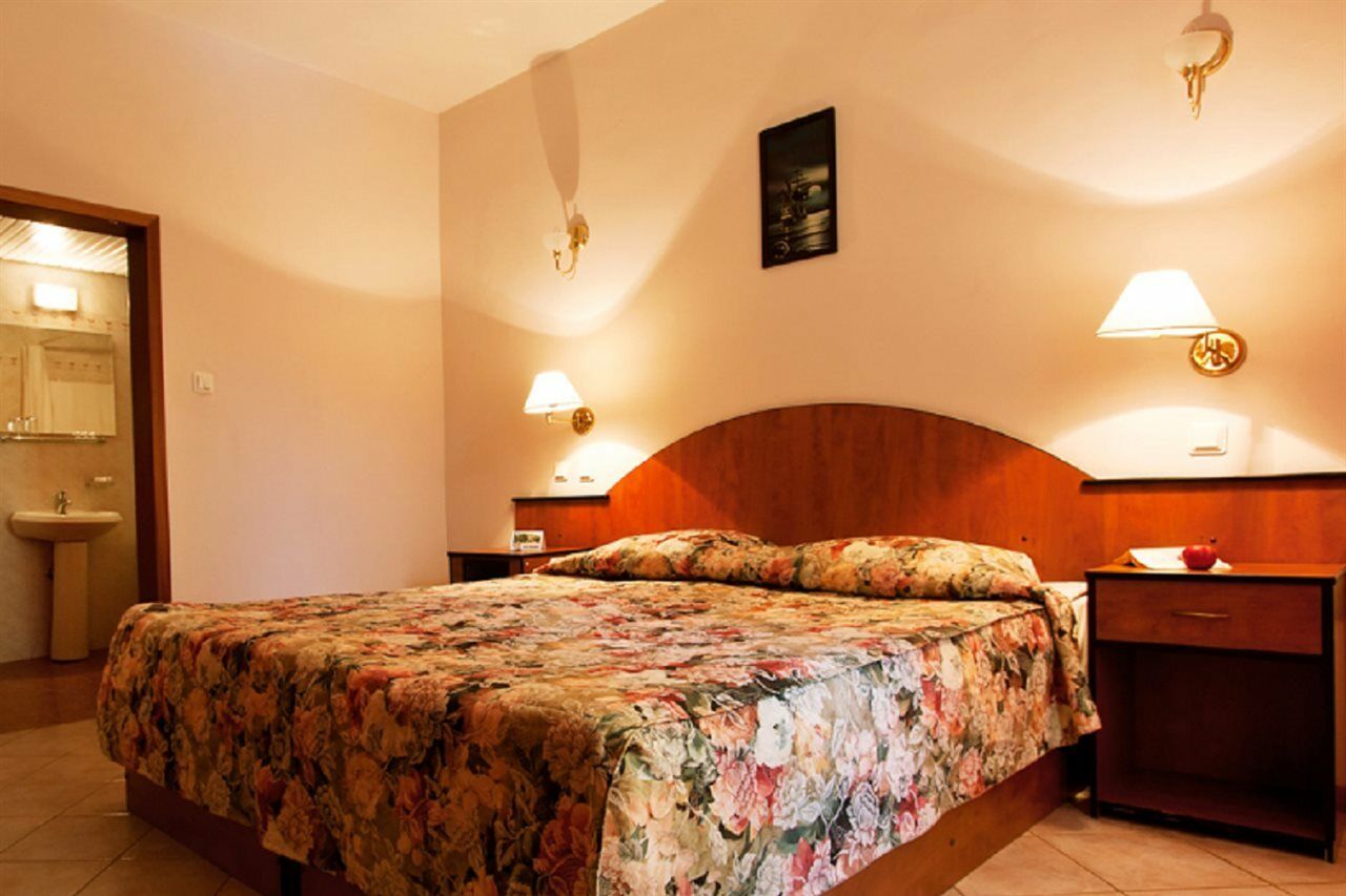 Ljuljak Hotel Golden Sands Bagian luar foto
