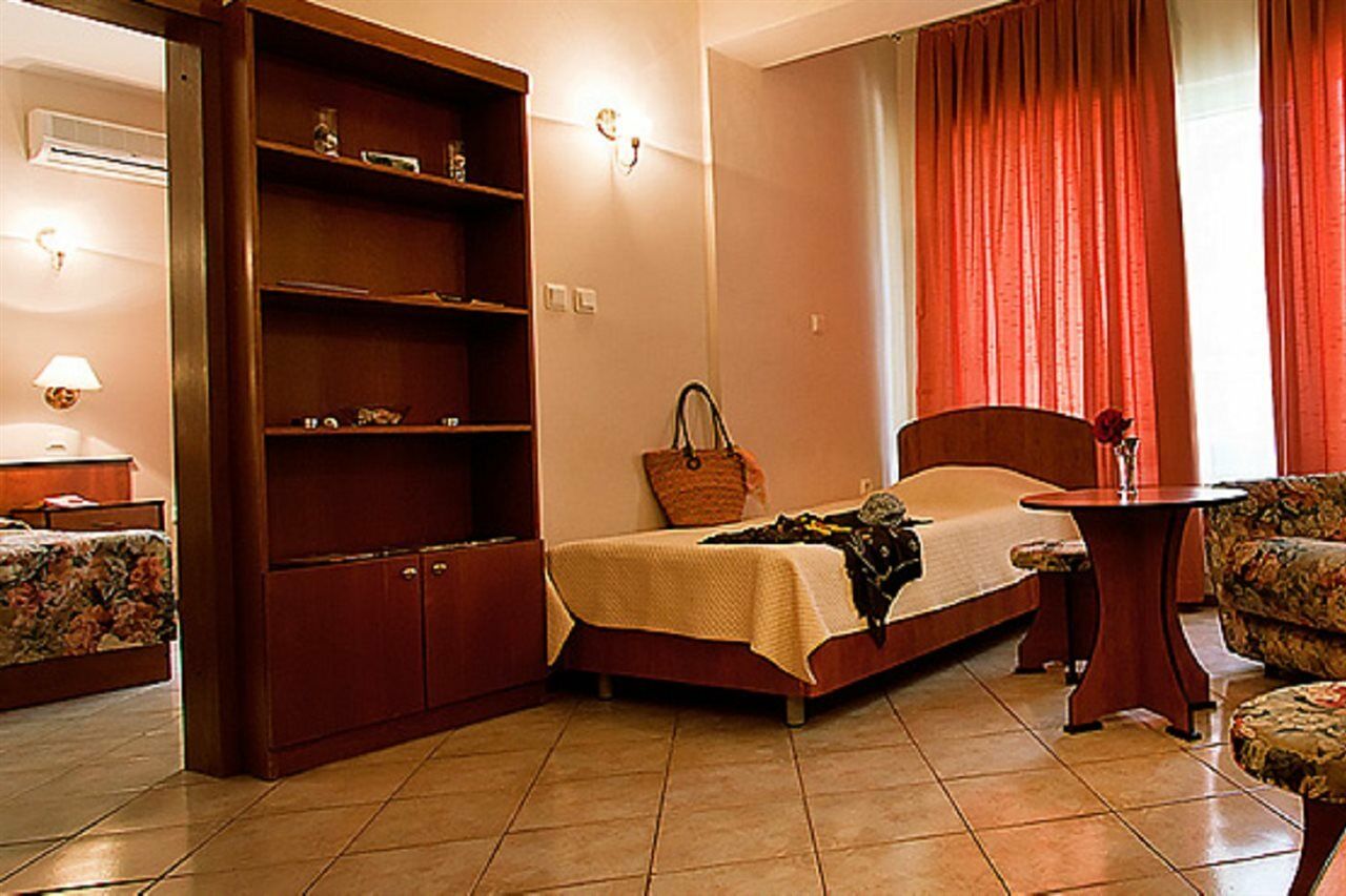 Ljuljak Hotel Golden Sands Bagian luar foto